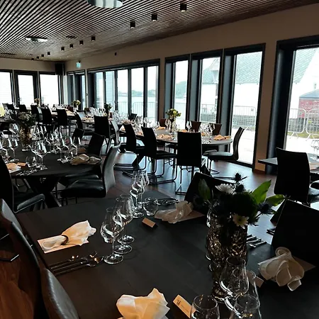 Rosenlund Hamn Hotel *